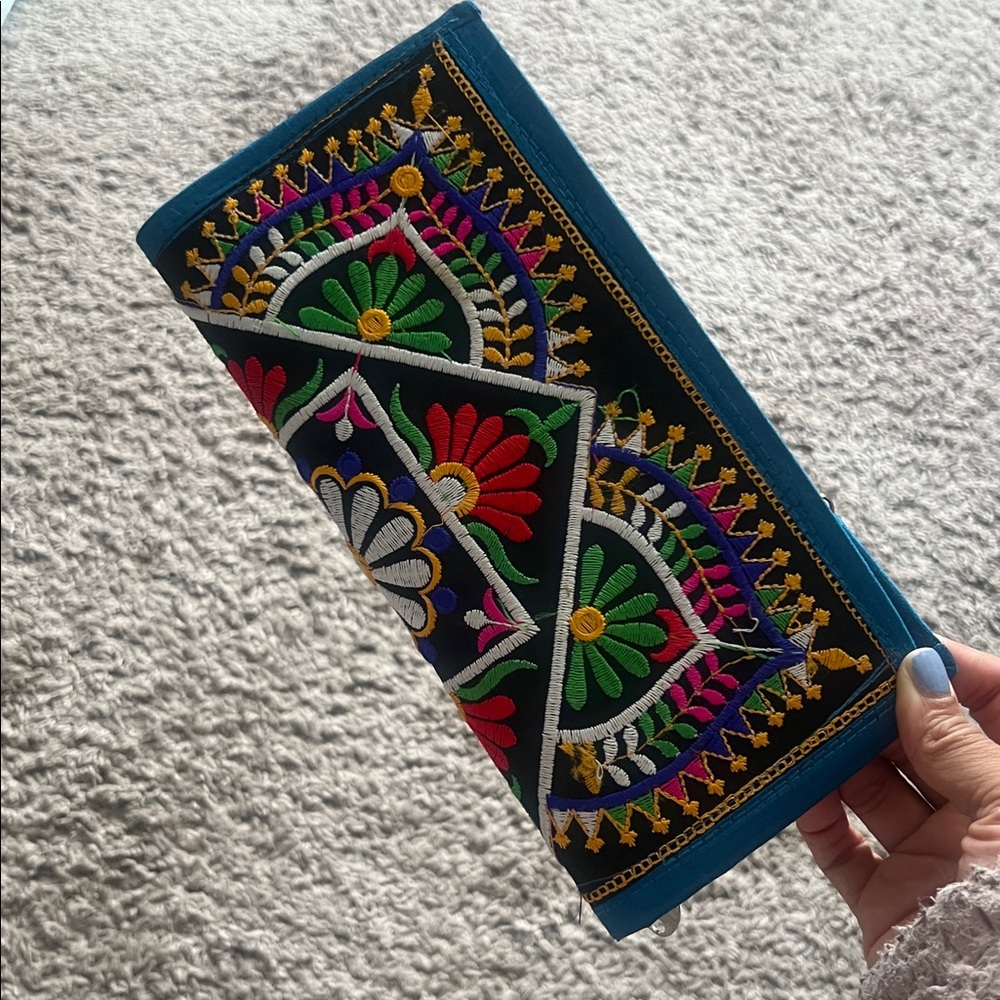 Multicolored Embroidered Zipper Clutch Wallet